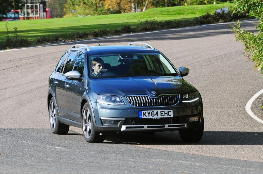  Skoda Octavia Scout 2014 года  (UK) (фото 6 из 12)